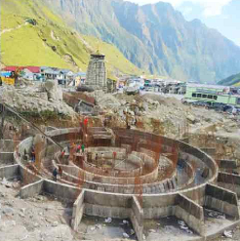 केदारनाथ में चिनूक हेलीकॉप्टर से पहुंचाई गई आदिगुरु शंकराचार्य की मूर्ति..