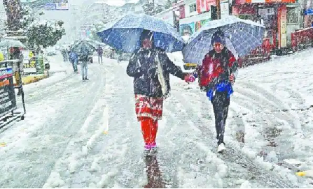 उत्तराखंड में दो दिन और बारिश-बर्फबारी का अलर्ट,हाईवे बंद..