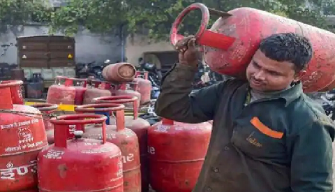 व्यापारिक प्रतिष्ठानों में घरेलू गैस सिलेंडर का उपयोग पूर्णतया प्रतिबंधित..