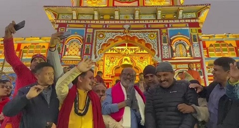 अभिनेता रजनीकांत ने बद्रीनाथ धाम के किये दर्शन..