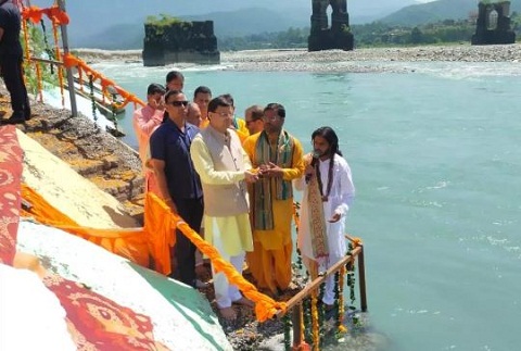 सीएम धामी ने हरिपुर घाट का शिलान्यास कर मां यमुना का लिया आशीर्वाद..
