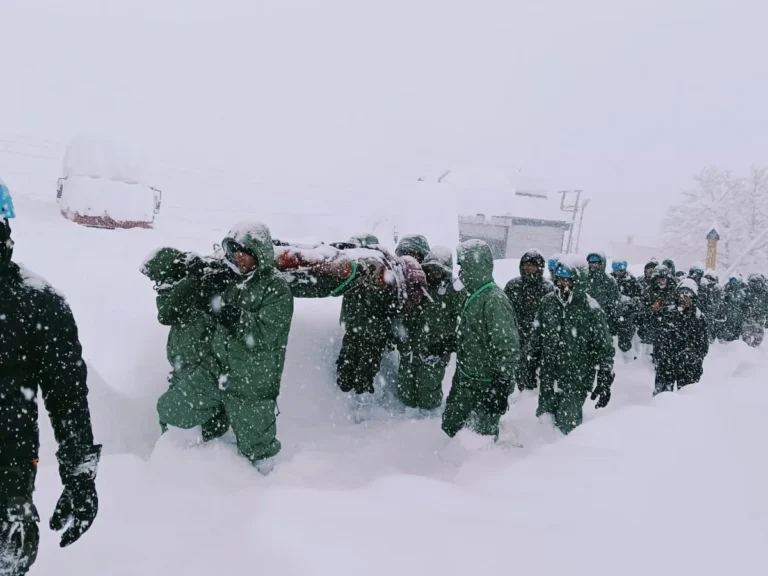 माणा में हिमस्खलन: बचाव अभियान जारी, 47 मजदूर सुरक्षित निकाले गए…