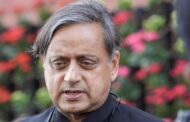 संविधान बनाम मनुस्मृति विवाद के बीच शशि थरूर का बयान बना सियासी बहस का नया केंद्र