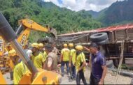 कांवड़ यात्रियों से भरा ट्रक पलटा, एक की मौत, 14 घायल