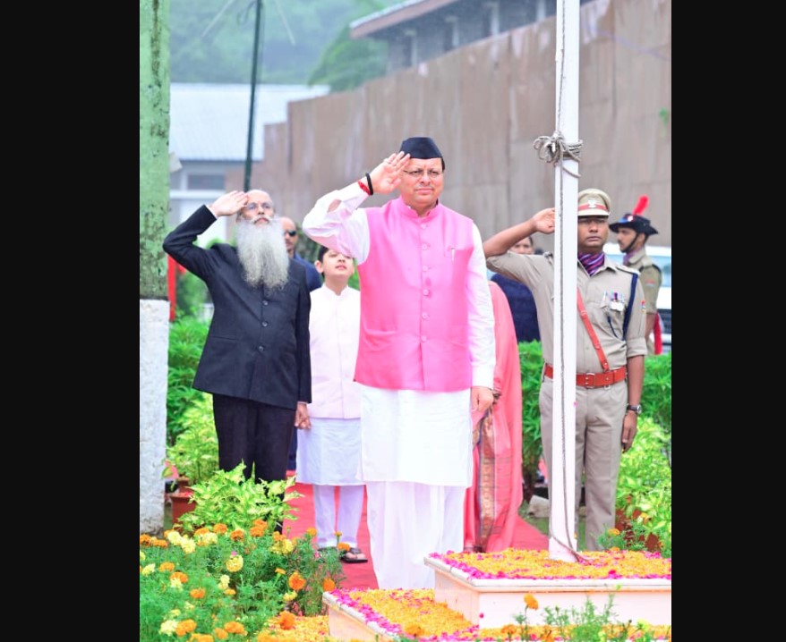 79वें स्वतंत्रता दिवस के अवसर पर मुख्यमंत्री धामी ने ध्वजारोहण कर प्रदेशवासियों को दिलाई राष्ट्रीय एकता की शपथ