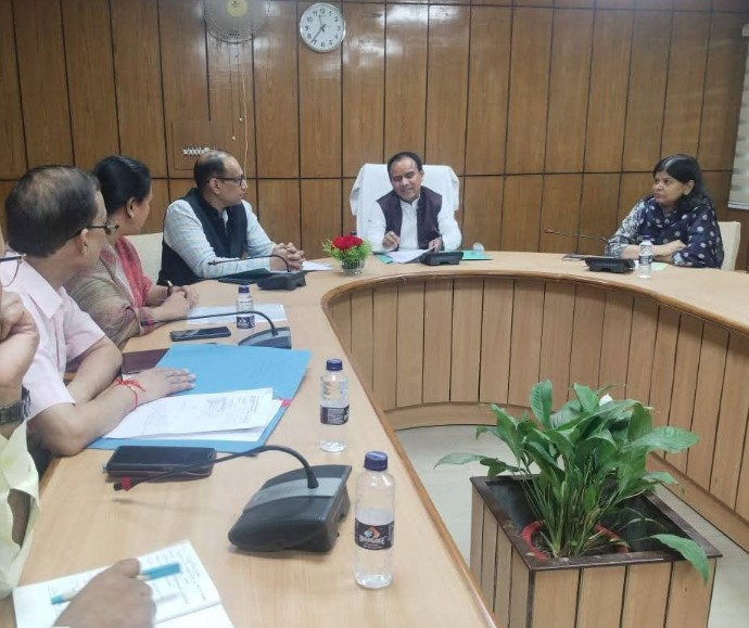 एससीईआरटी नियमावली में देरी पर मंत्री धन सिंह रावत नाराज़, अधिकारियों को लगाई फटकार