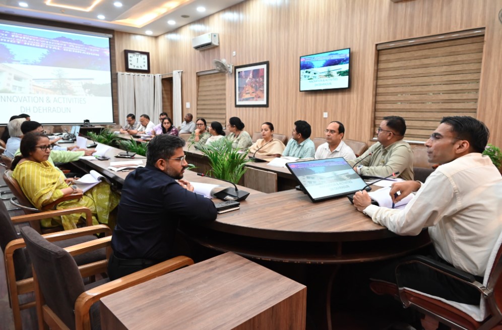 सरकारी अस्पतालों में निजी अस्पतालों जैसी सुविधाएं होंगी- डीएम