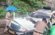 सिद्धबली मंदिर के पास मैक्स वाहन पर गिरा मलबा, दो की मौत, पांच घायल