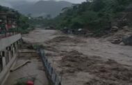 देहरादून के सहस्रधारा में बादल फटने से भारी तबाही, कई होटल और दुकानें क्षतिग्रस्त