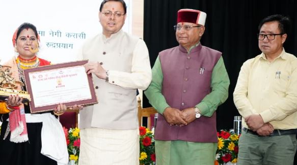 तीलू रौतेली पुरस्कार से सम्मानित हुईं 13 वीरांगनाएं, 33 आंगनवाड़ी कार्यकर्त्रियों को भी मिला सम्मान