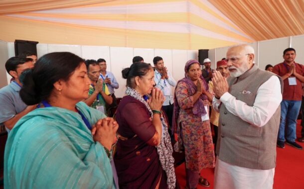 धराली आपदा पीड़ितों से मिले पीएम मोदी, हरसंभव मदद का दिया भरोसा