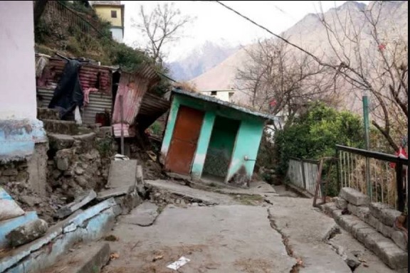 पिंडर घाटी में भारी बारिश से मकान और पैदल रास्ते क्षतिग्रस्त, 15 परिवार सुरक्षित स्थानों पर शिफ्ट