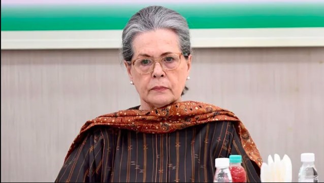 सोनिया गांधी पर फिर विवाद के बादल, नागरिकता मिलने से पहले मतदाता सूची में नाम दर्ज होने का आरोप