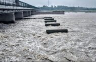दिल्ली में यमुना नदी का जलस्तर खतरे के निशान से ऊपर, कई इलाकों में बाढ़ जैसी स्थिति