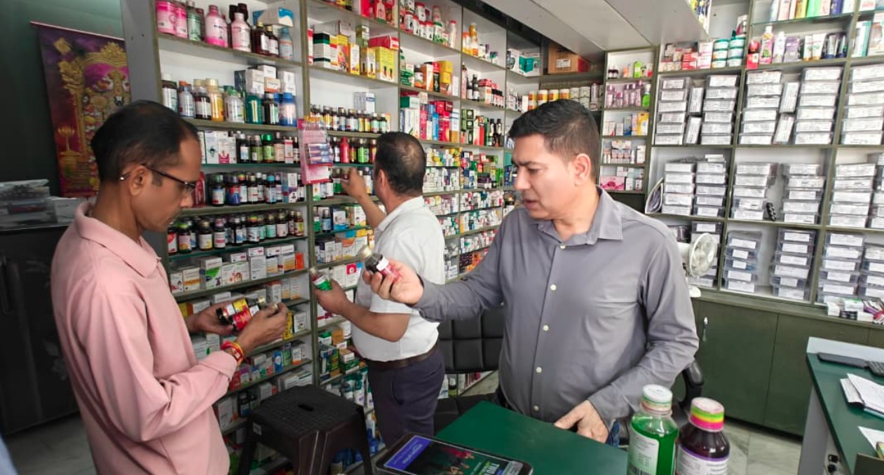 प्रतिबंधित कफ सिरप के खिलाफ उत्तराखंड सरकार का सख्त अभियान, प्रदेशभर में एफ.डी.ए. की छापेमारी शुरू