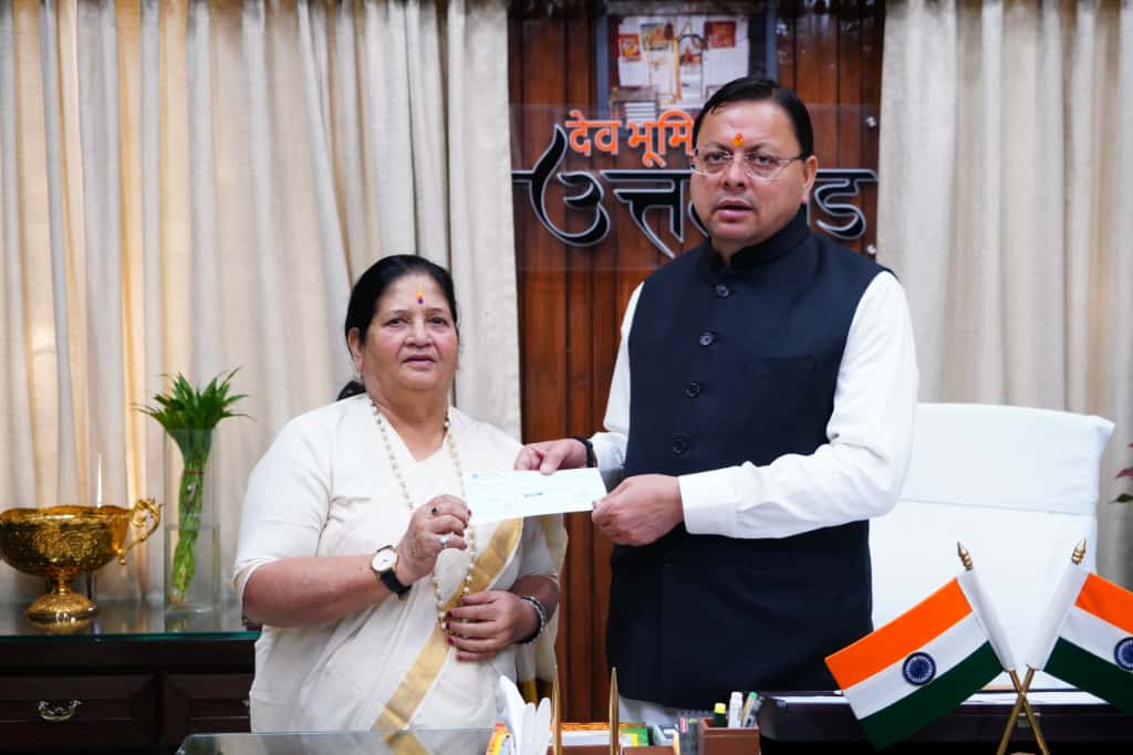 बछेंद्री पाल ने मुख्यमंत्री राहत कोष में दिए 10 लाख रुपये, सीएम ने जताया आभार