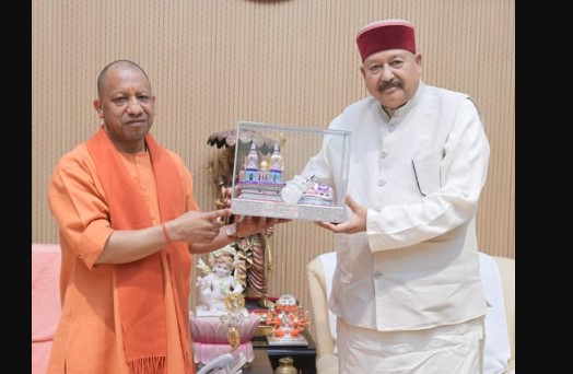 कैबिनेट मंत्री सतपाल महाराज ने उत्तर प्रदेश के मुख्यमंत्री योगी आदित्यनाथ से की शिष्टाचार भेंट