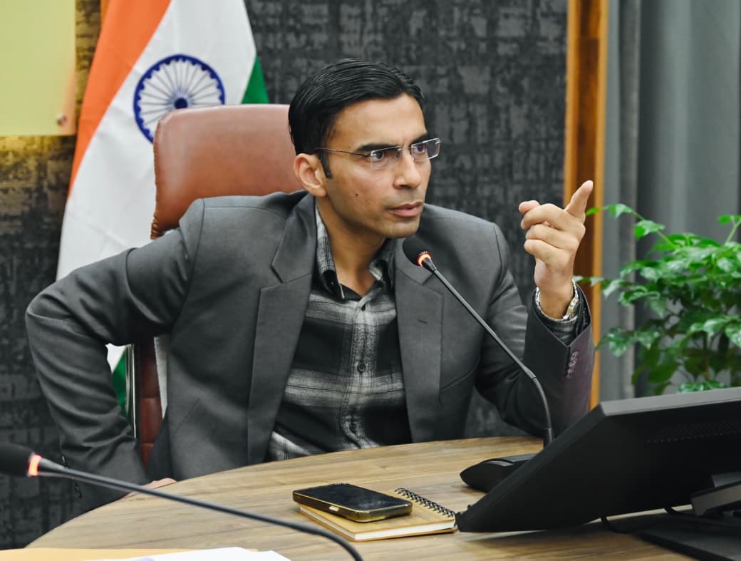 जिलाधिकारी सविन बंसल का सख्त एक्शन: देहरादून के सभी स्कूल–कॉलेजों में अनिवार्य ड्रग टेस्टिंग के आदेश