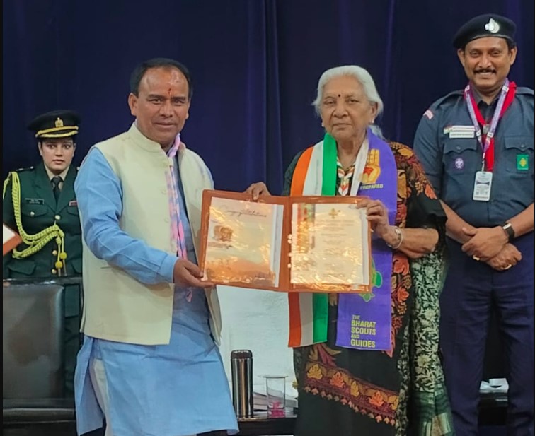 कैबिनेट मंत्री डॉ. धन सिंह रावत को मिला ‘सिल्वर एलीफेंट अवार्ड’