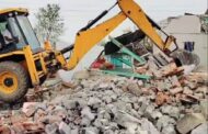 सरकारी भूमि पर बने अवैध ढांचे पर चला प्रशासन का बुलडोज़र