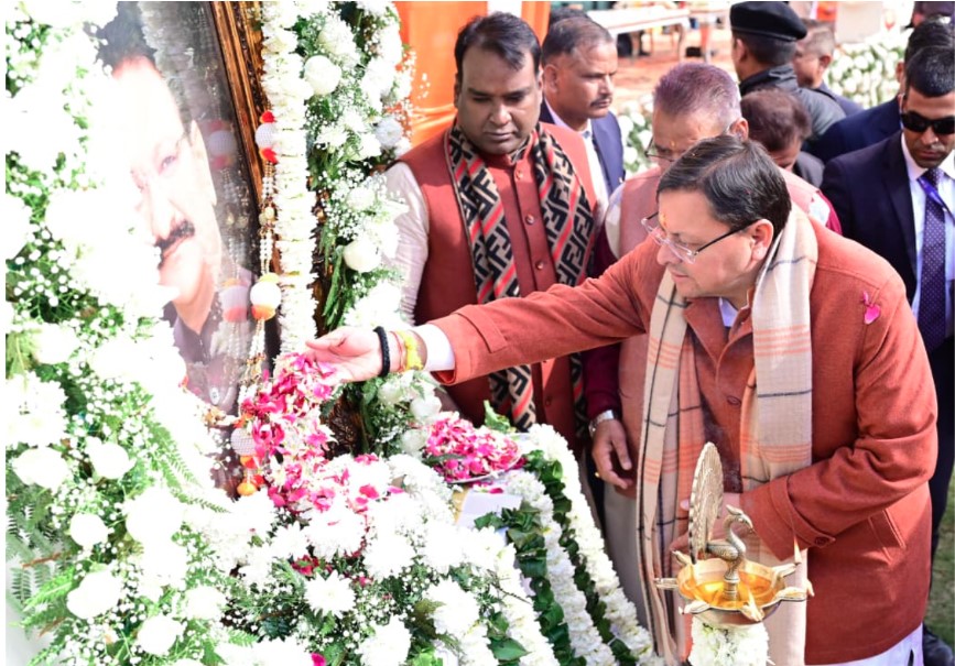 स्व. उमेश अग्रवाल की जयंती पर सीएम धामी ने दी श्रद्धांजलि, मातृ-पितृ भक्ति दिवस में हुए शामिल