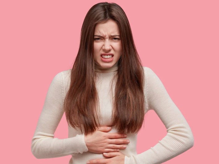 बार-बार होता है पेट दर्द? तो हल्के में न लें, हो सकता है कई गंभीर बीमारियों का संकेत