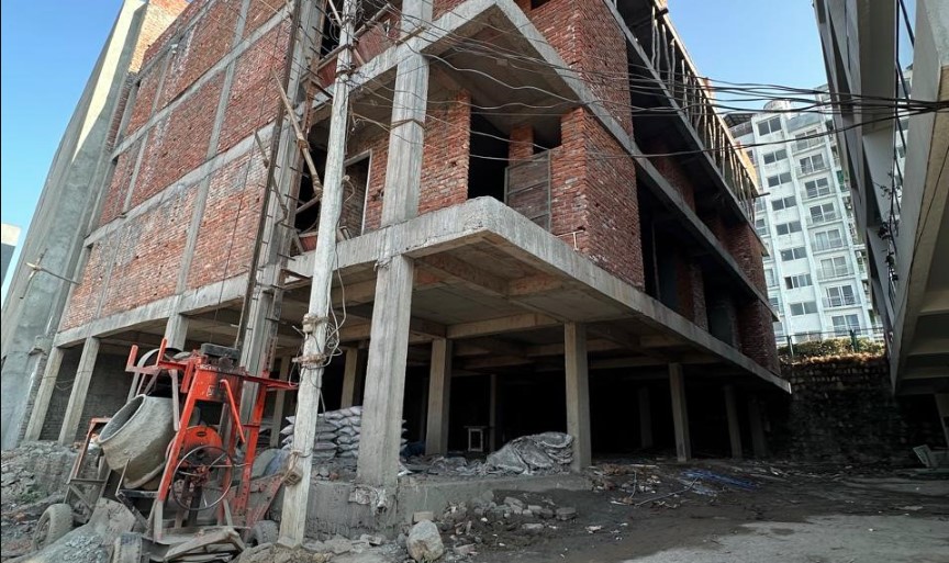 अवैध निर्माण व प्लॉटिंग पर एमडीडीए का शिकंजा, कई स्थानों पर सीलिंग व ध्वस्तीकरण की कार्रवाई