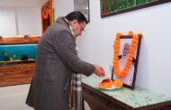 मुख्यमंत्री धामी ने स्वर्गीय सुन्दरलाल बहुगुणा की जयंती पर शासकीय आवास में दी श्रद्धांजलि