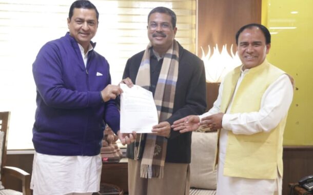 कैबिनेट मंत्री डॉ. धन सिंह रावत और सांसद अनिल बलूनी ने केंद्रीय शिक्षा मंत्री धर्मेंद्र प्रधान से की शिष्टाचार भेंट