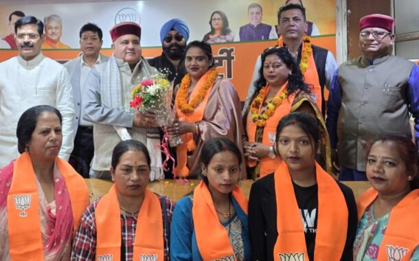 कांग्रेस, बसपा समेत अन्य दलों के सैकड़ों कार्यकर्ताओं ने भाजपा का दामन थामा