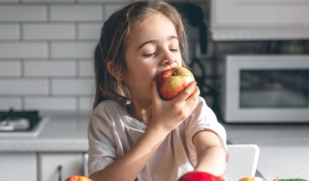 बच्चों की मजबूत इम्युनिटी के लिए डाइट में शामिल करें ये चीजें, बीमारियाँ रहेंगी दूर
