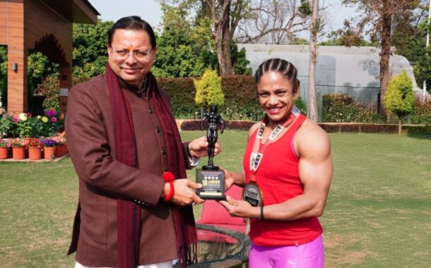 मुख्यमंत्री धामी ने बॉडी बिल्डर प्रतिभा थपलियाल को किया सम्मानित