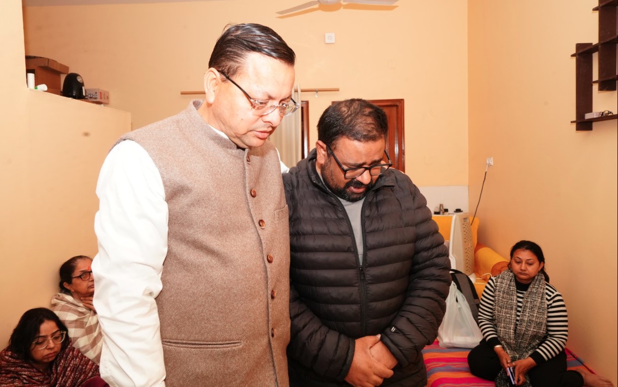 मुख्यमंत्री धामी ने वरिष्ठ पत्रकार अनुपम त्रिवेदी की माताजी को दी श्रद्धांजलि