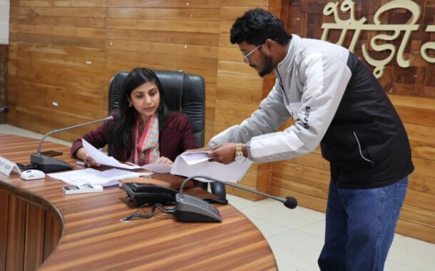 जनता मिलन कार्यक्रम में एक दर्जन से अधिक शिकायतें दर्ज, अधिकांश का मौके पर ही निस्तारण