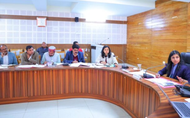 जिलाधिकारी ने ली जल जीवन मिशन की समीक्षा बैठक, पेयजल से जुड़ी शिकायतों पर रहा फोकस