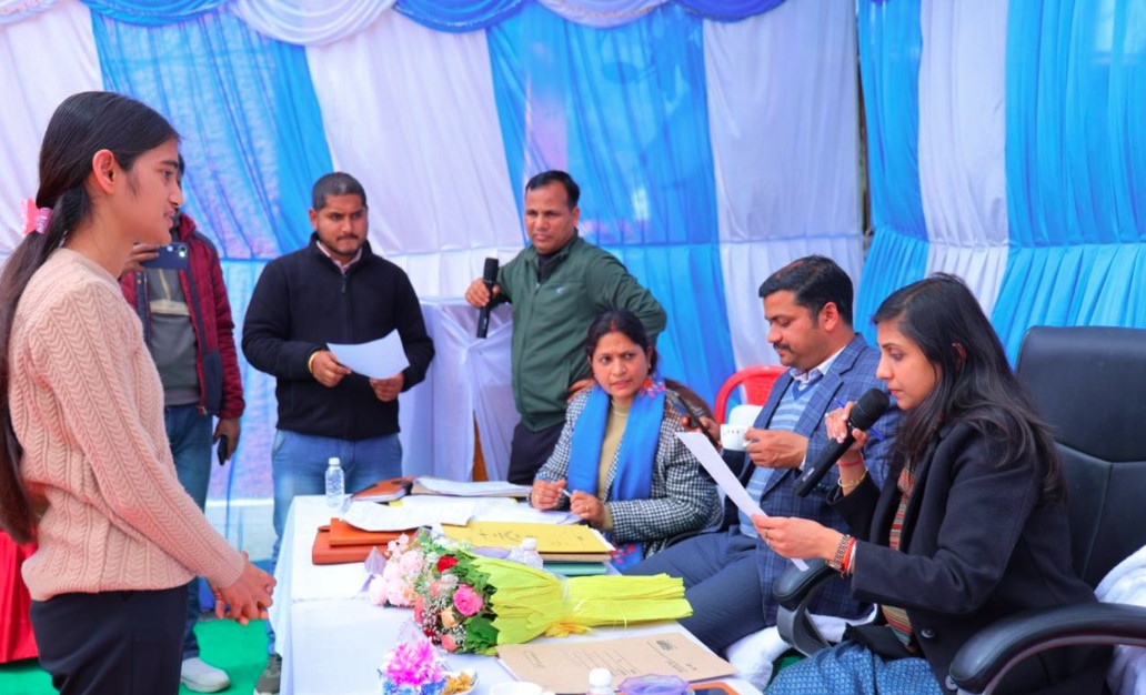 सतपुली में 44 शिकायतें, पेंशन से लेकर वेतन तक के मामलों का डीएम ने कराया तत्काल निस्तारण