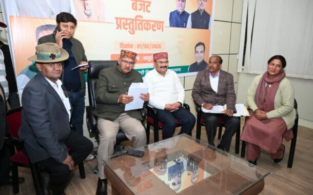 सैनिक कल्याण मंत्री गणेश जोशी से पूर्व सैनिकों ने की मुलाकात