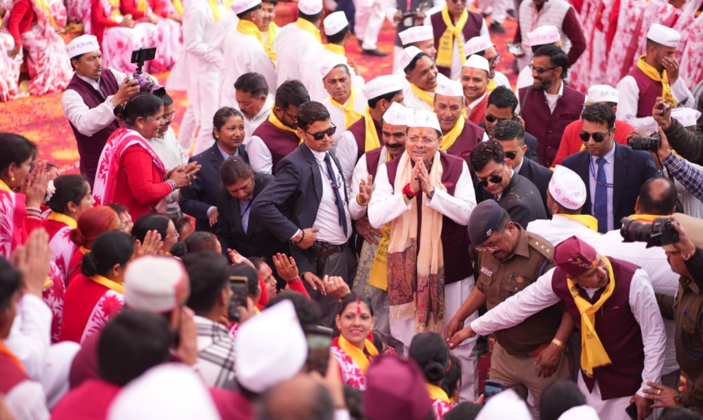 होली समारोह जैसे आयोजन युवा पीढ़ी को संस्कृति से जोड़ने का सशक्त माध्यम- सीएम धामी