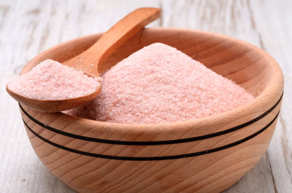 क्या रोजाना सेंधा नमक खाना सही है? जानिए क्या कहते हैं स्वास्थ्य विशेषज्ञ