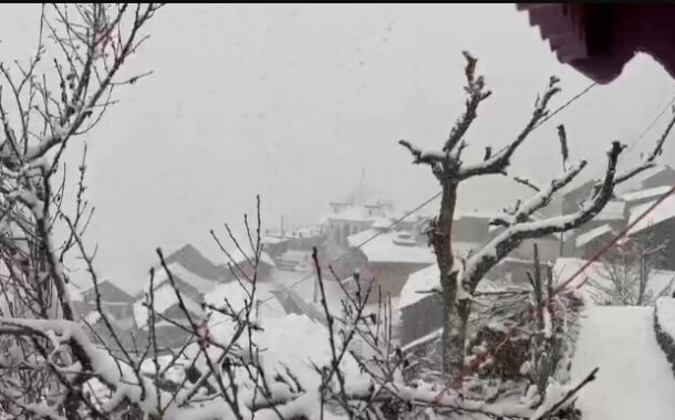 हर्षिल घाटी में भारी बर्फबारी, सुक्की टॉप पर सड़क बंद, कई गांवों का संपर्क टूटा