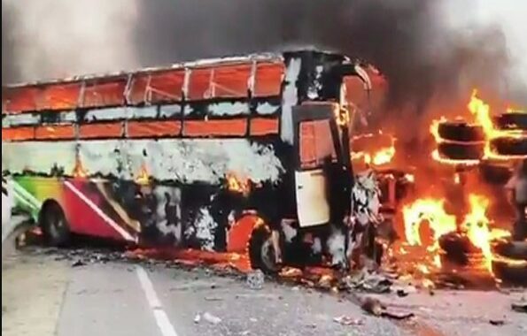 आंध्र प्रदेश में भीषण सड़क हादसा, बस में आग लगने से 14 लोगों की मौत