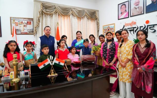 मुख्यमंत्री धामी ने सपरिवार मनाया लोकपर्व फूलदेई, प्रदेशवासियों को दी शुभकामनाएं