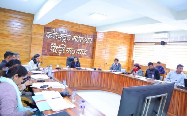 राजस्व वसूली, गैस वितरण, अतिक्रमण और एसआईआर की प्रगति की समीक्षा, जिलाधिकारी ने दिए कड़े निर्देश