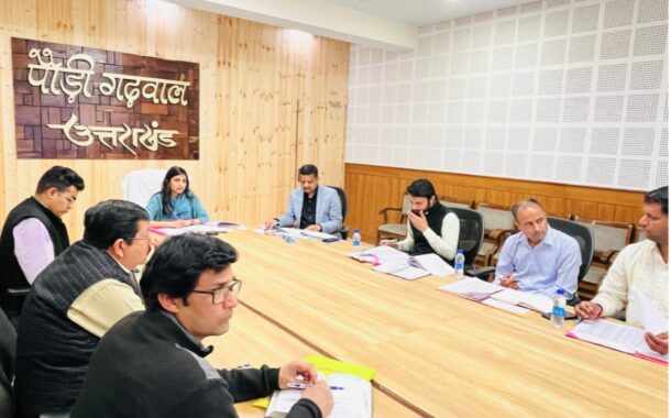 20 मार्च तक जनपद की सभी सहकारी समितियों का कंप्यूटरीकरण पूर्ण करें- जिलाधिकारी