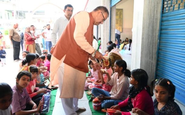 कैबिनेट मंत्री गणेश जोशी ने चैत्र नवरात्रि के षष्ठम दिन 251 कन्याओं का पूजन कर लिया आशीर्वाद