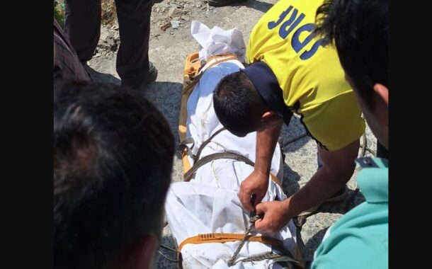 डाकपत्थर क्षेत्र में दर्दनाक हादसा, खाई में गिरा पिकअप वाहन, SDRF ने किया शव बरामद