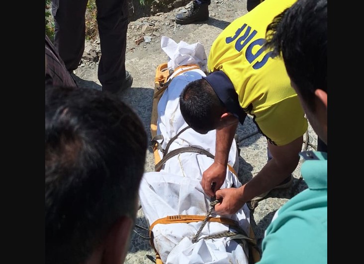 डाकपत्थर क्षेत्र में दर्दनाक हादसा, खाई में गिरा पिकअप वाहन, SDRF ने किया शव बरामद