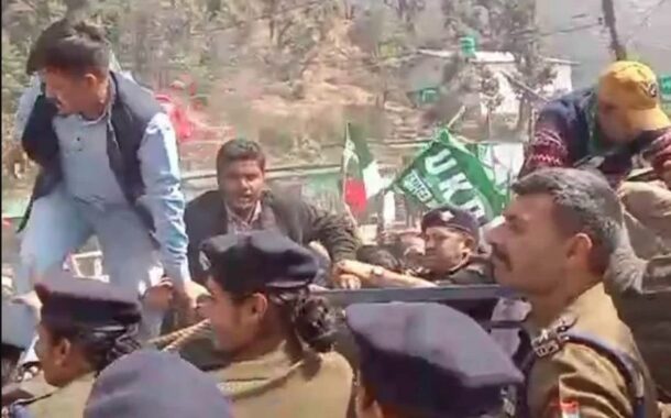 गैरसैंण में यूकेडी का प्रदर्शन, विधानसभा घेराव की कोशिश पर पुलिस से झड़प