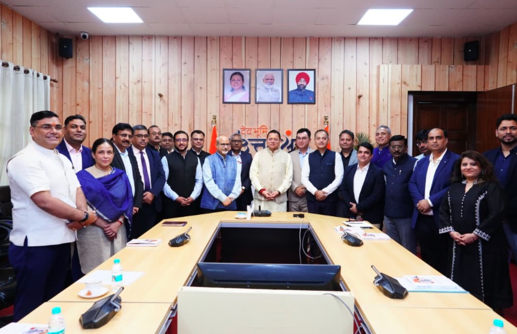 सीएम धामी से “इंडिया डिजिटल इंपॉवरमेंट मीट एंड अवॉर्ड” समारोह के आयोजकों ने की शिष्टाचार भेंट