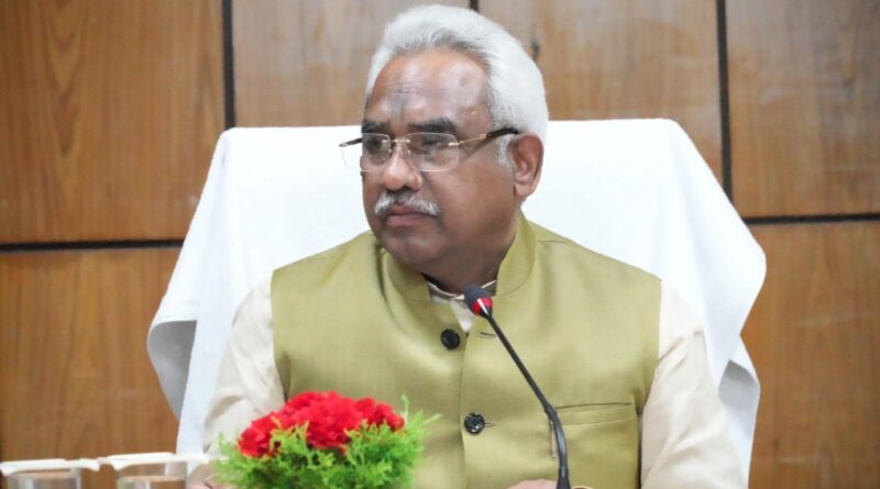 आयुष एवं आयुष शिक्षा मंत्री मदन कौशिक ने विभागीय अधिकारियों के साथ की समीक्षा बैठक